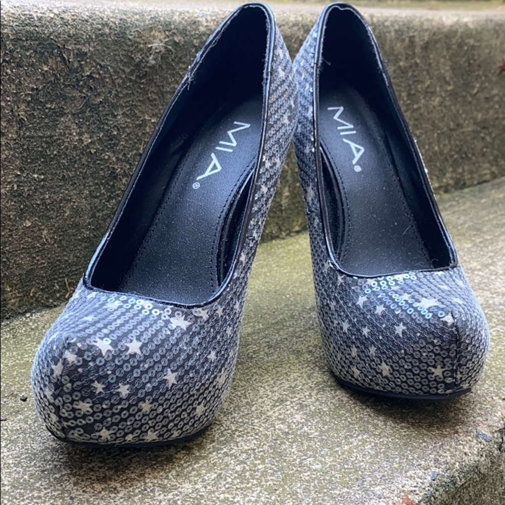 Heels - Picture 2 of 3
